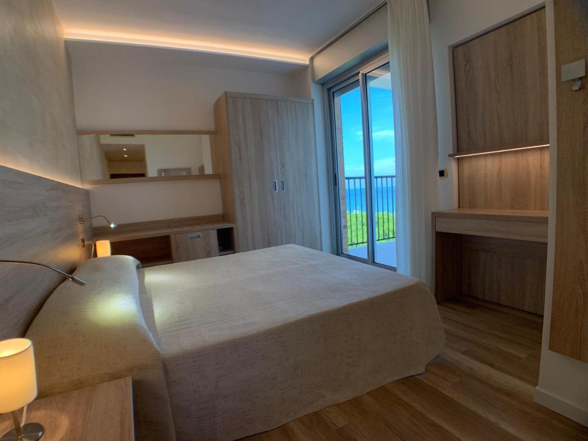 Hotel Beau Rivage Pineta Lido di Jesolo Buitenkant foto