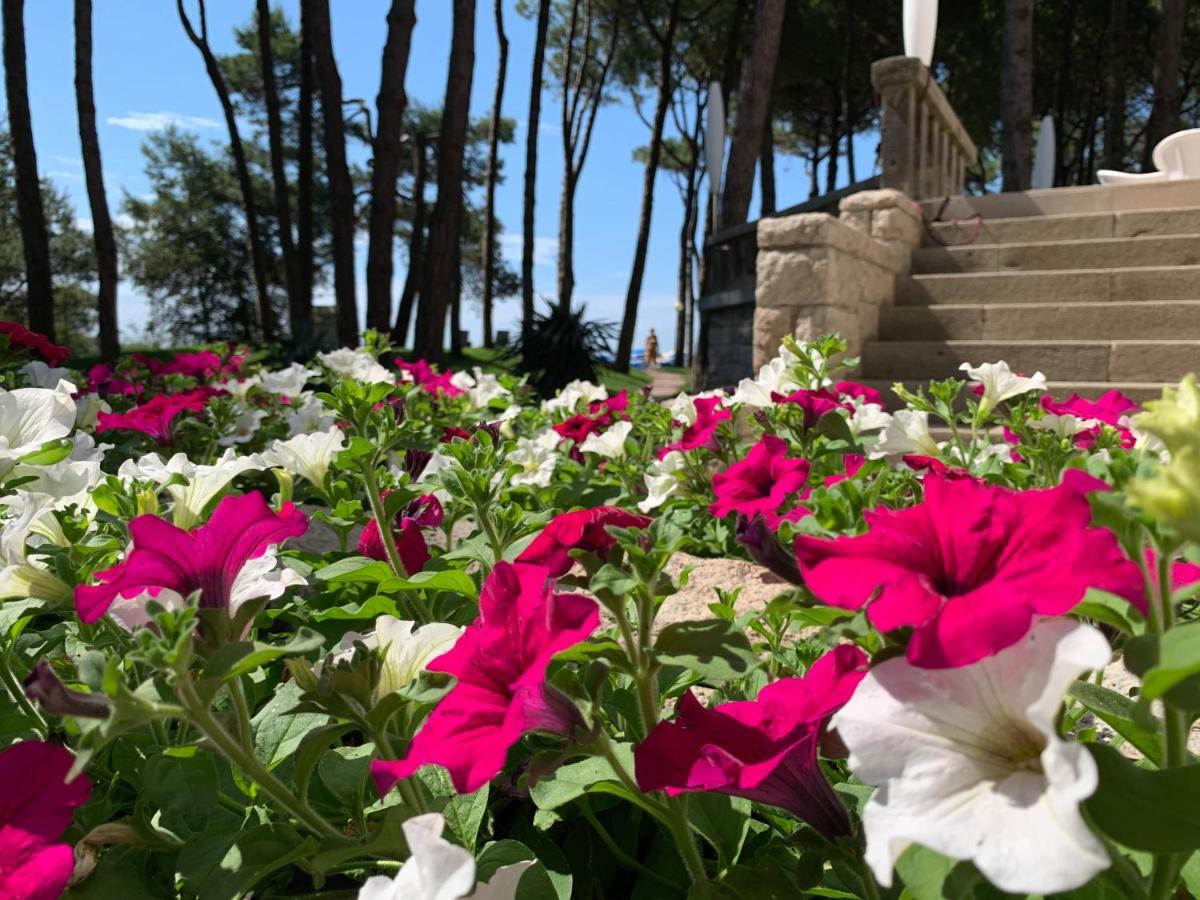 Hotel Beau Rivage Pineta Lido di Jesolo Buitenkant foto