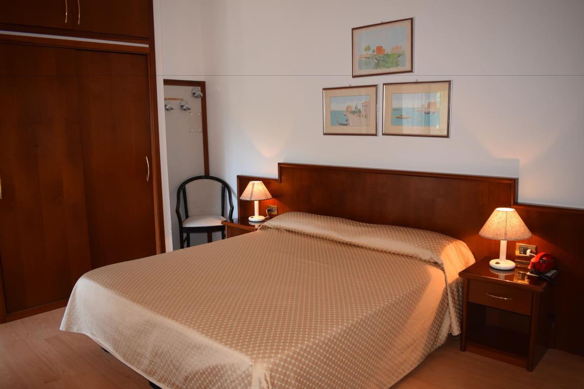 Hotel Beau Rivage Pineta Lido di Jesolo Buitenkant foto