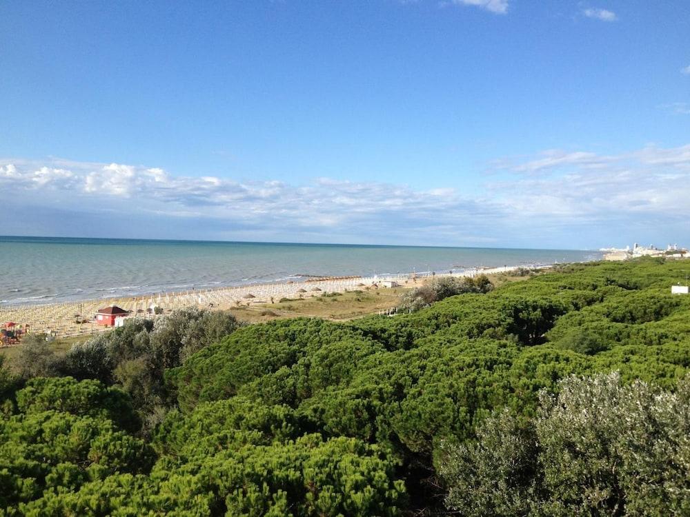 Hotel Beau Rivage Pineta Lido di Jesolo Buitenkant foto