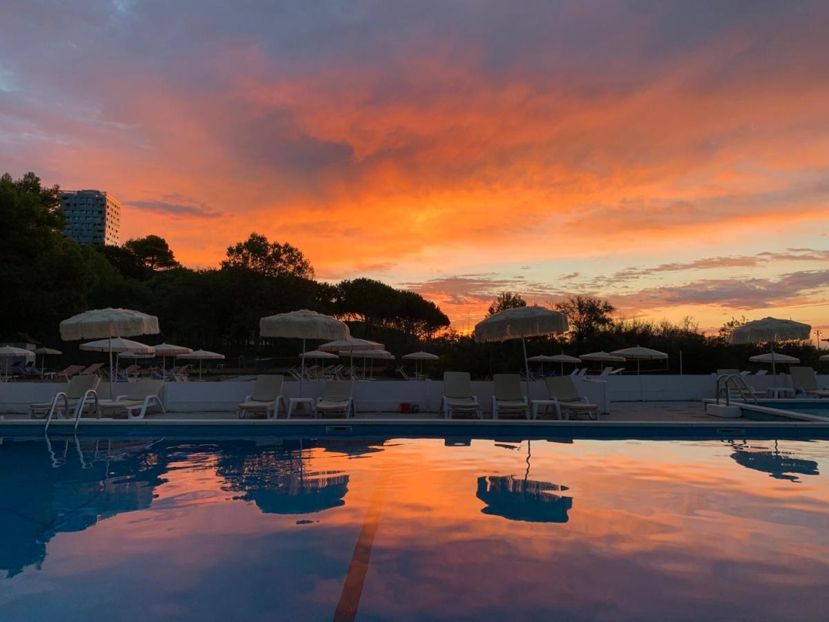 Hotel Beau Rivage Pineta Lido di Jesolo Buitenkant foto