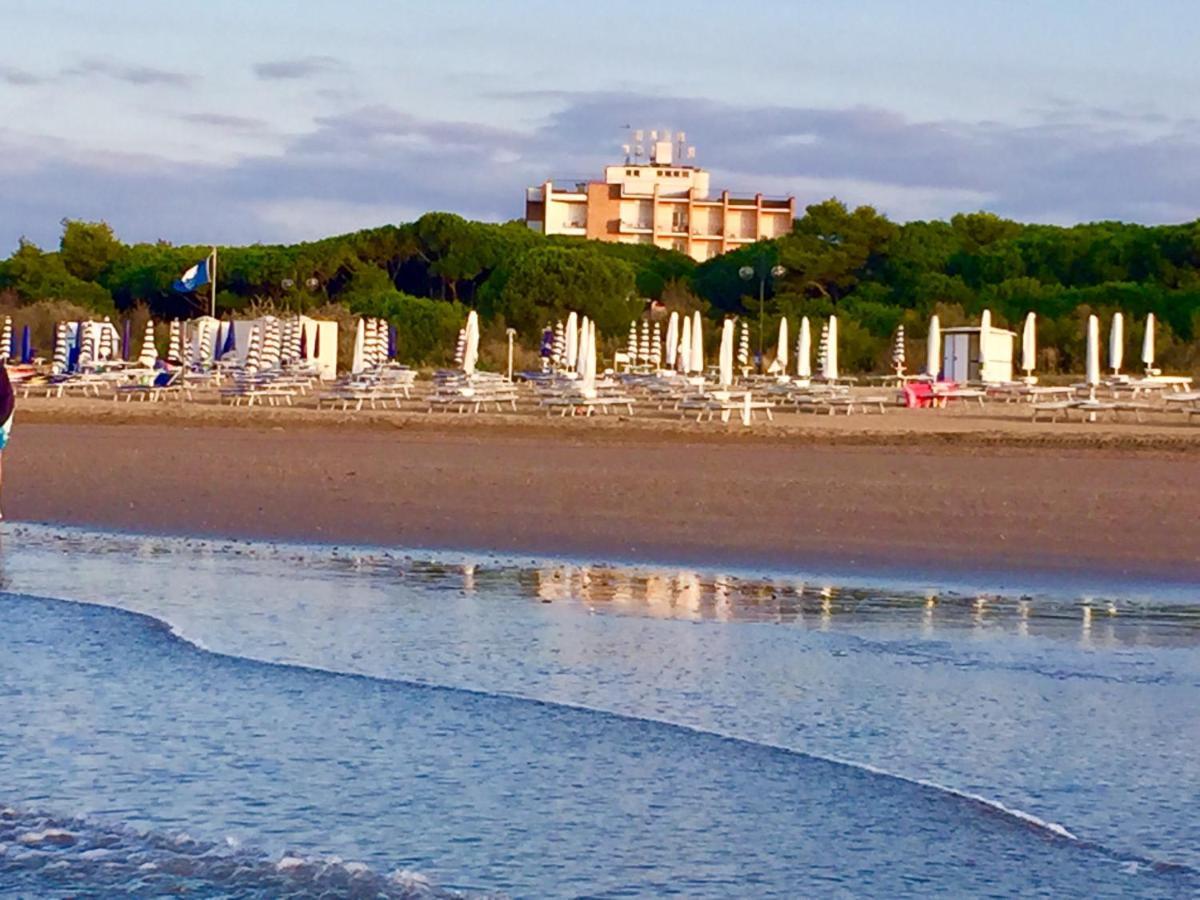 Hotel Beau Rivage Pineta Lido di Jesolo Buitenkant foto