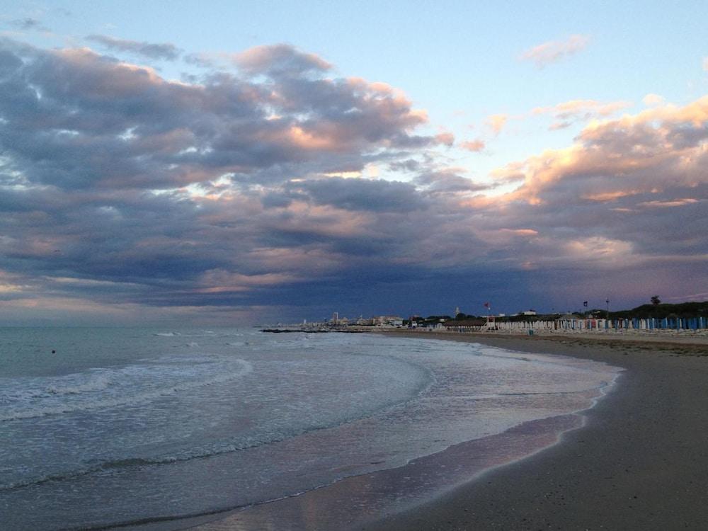 Hotel Beau Rivage Pineta Lido di Jesolo Buitenkant foto