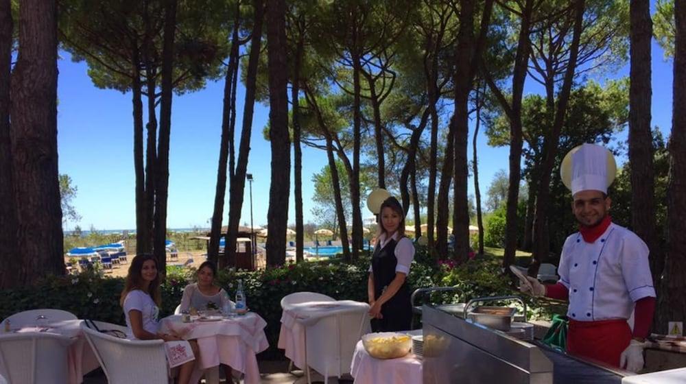 Hotel Beau Rivage Pineta Lido di Jesolo Buitenkant foto