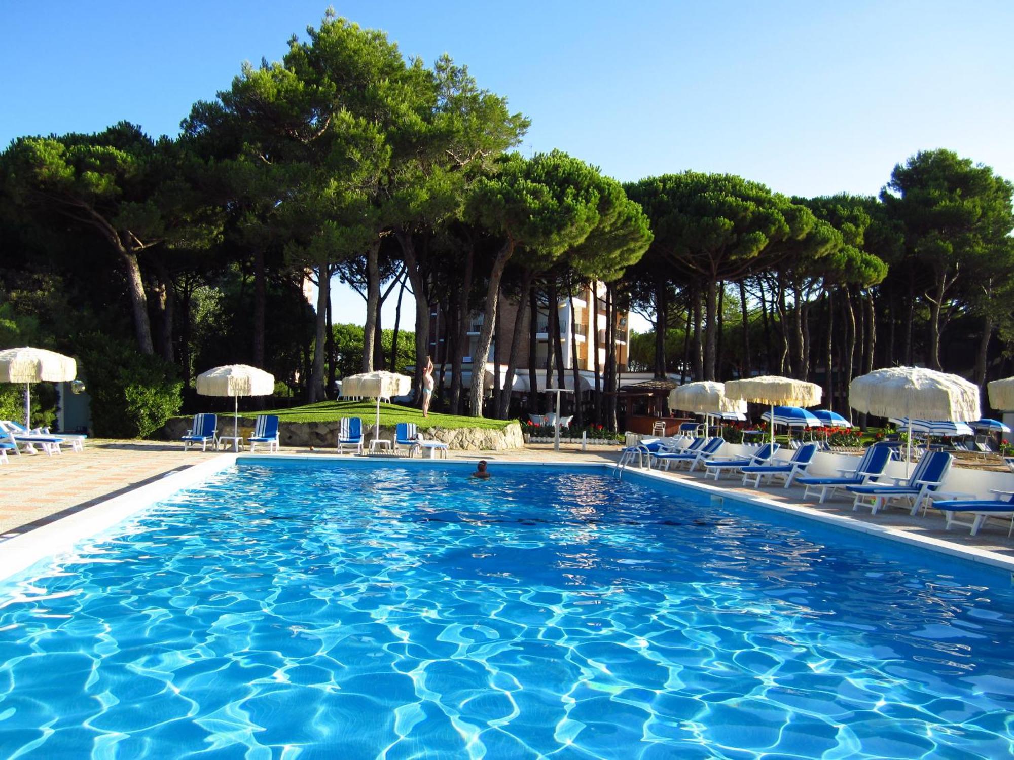 Hotel Beau Rivage Pineta Lido di Jesolo Buitenkant foto
