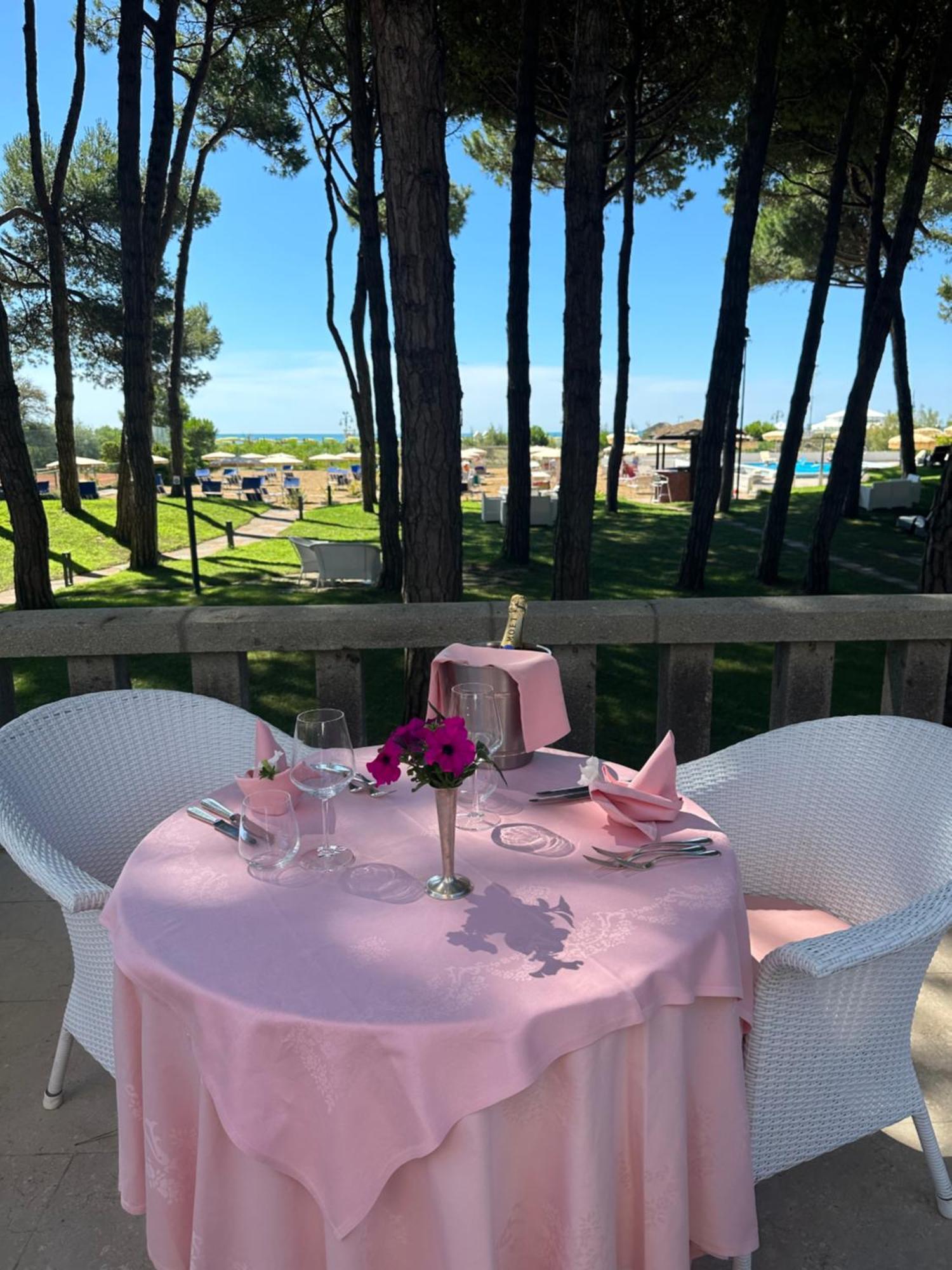 Hotel Beau Rivage Pineta Lido di Jesolo Buitenkant foto