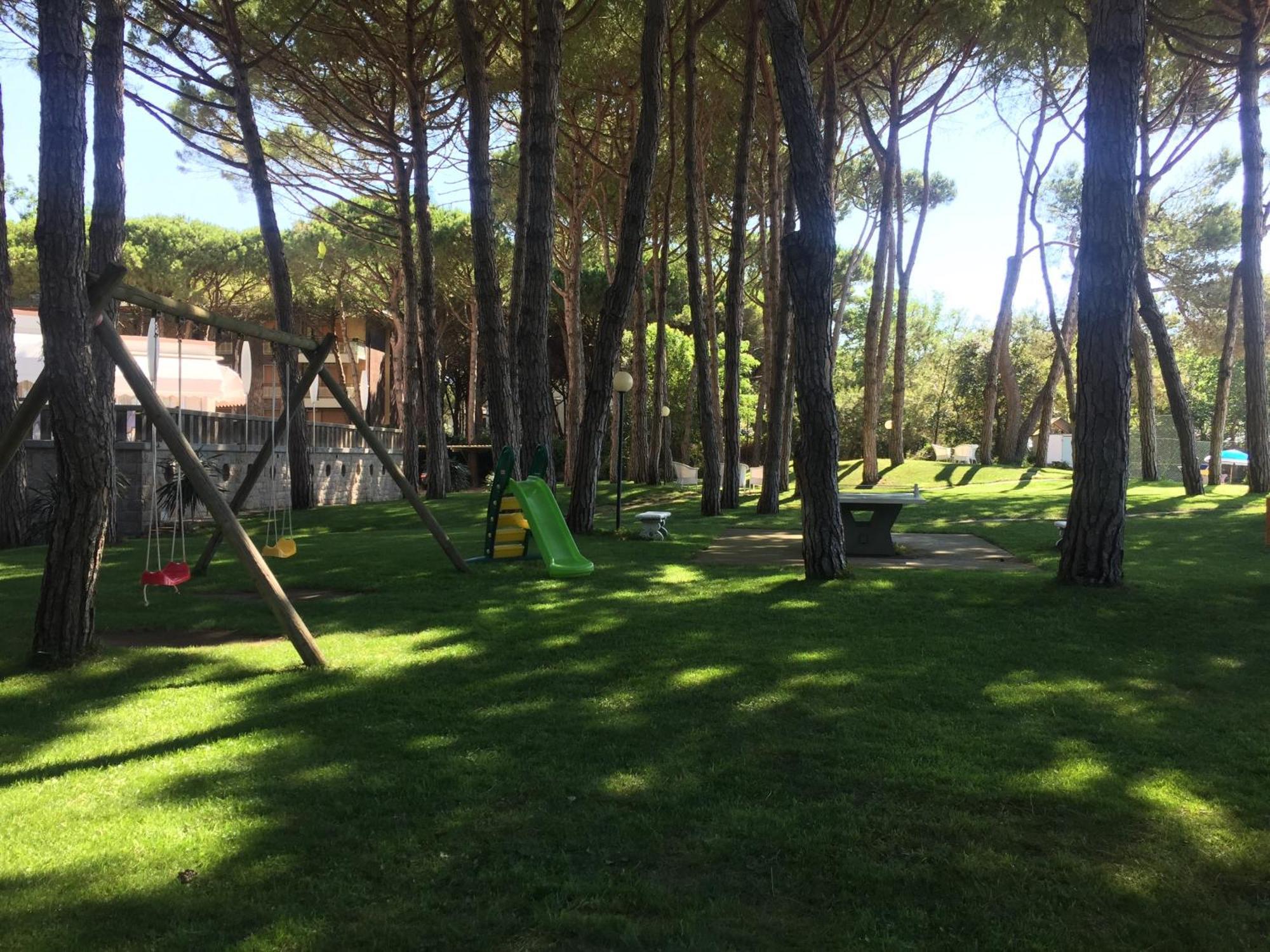 Hotel Beau Rivage Pineta Lido di Jesolo Buitenkant foto