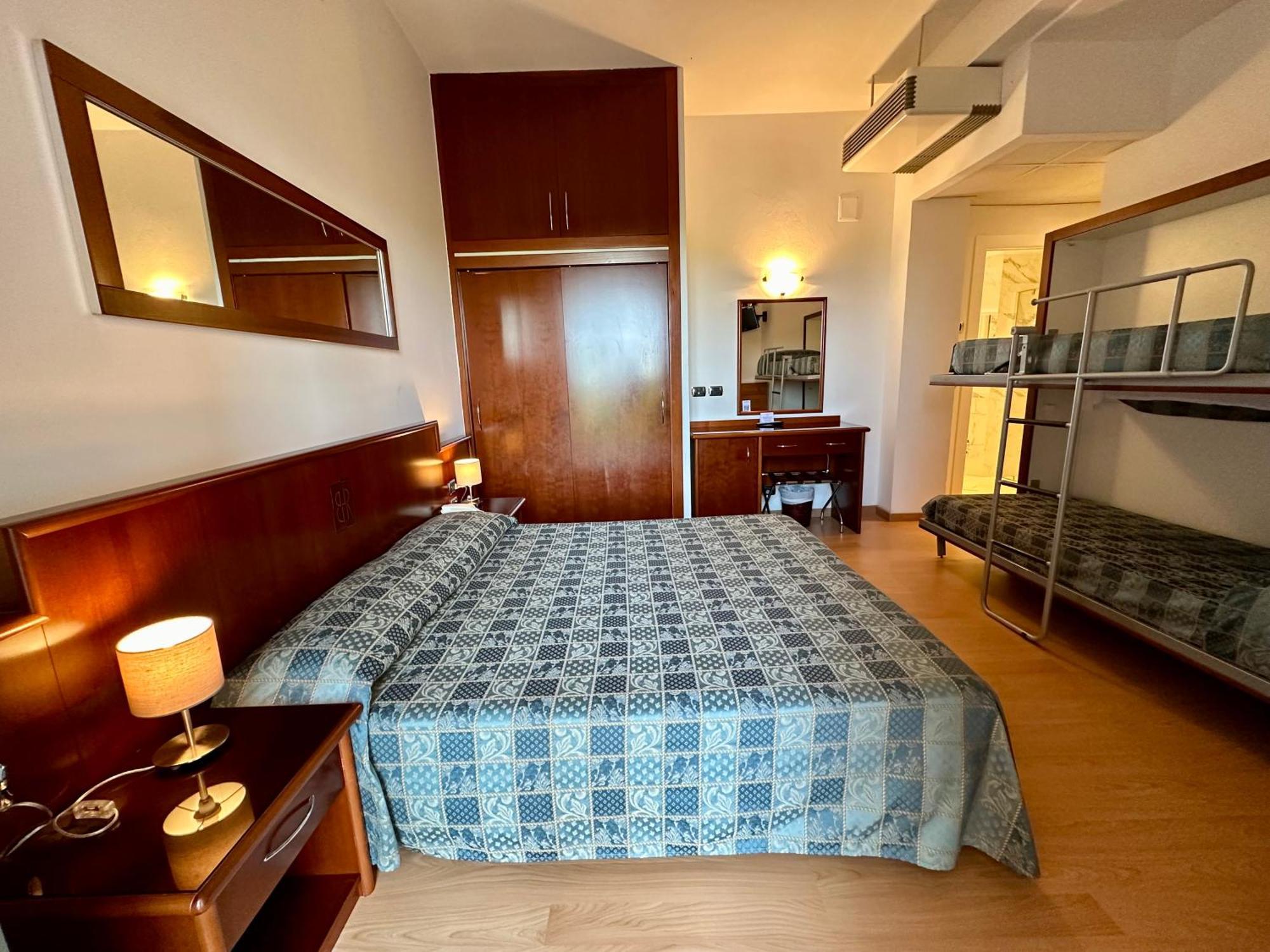 Hotel Beau Rivage Pineta Lido di Jesolo Buitenkant foto
