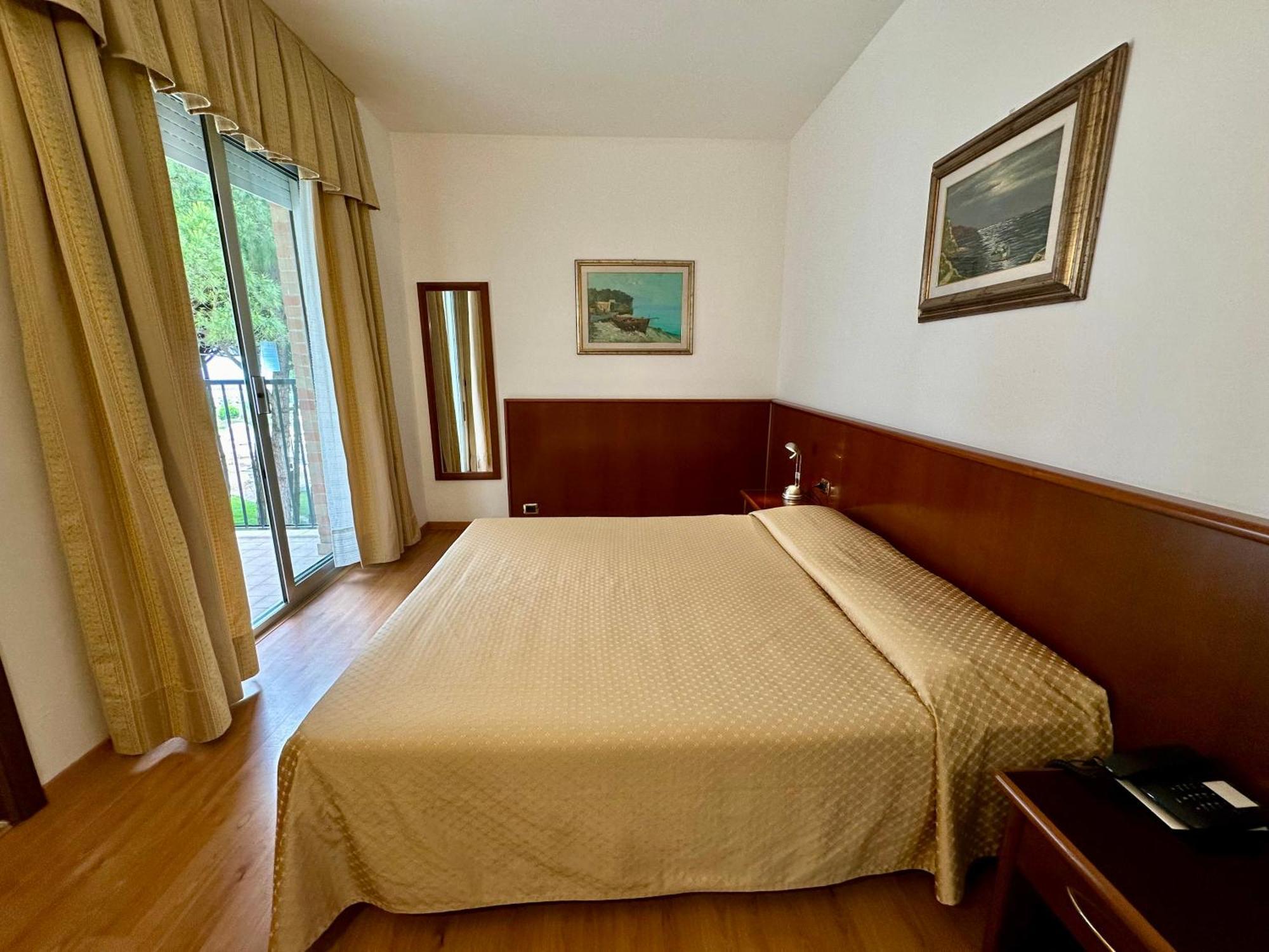 Hotel Beau Rivage Pineta Lido di Jesolo Buitenkant foto