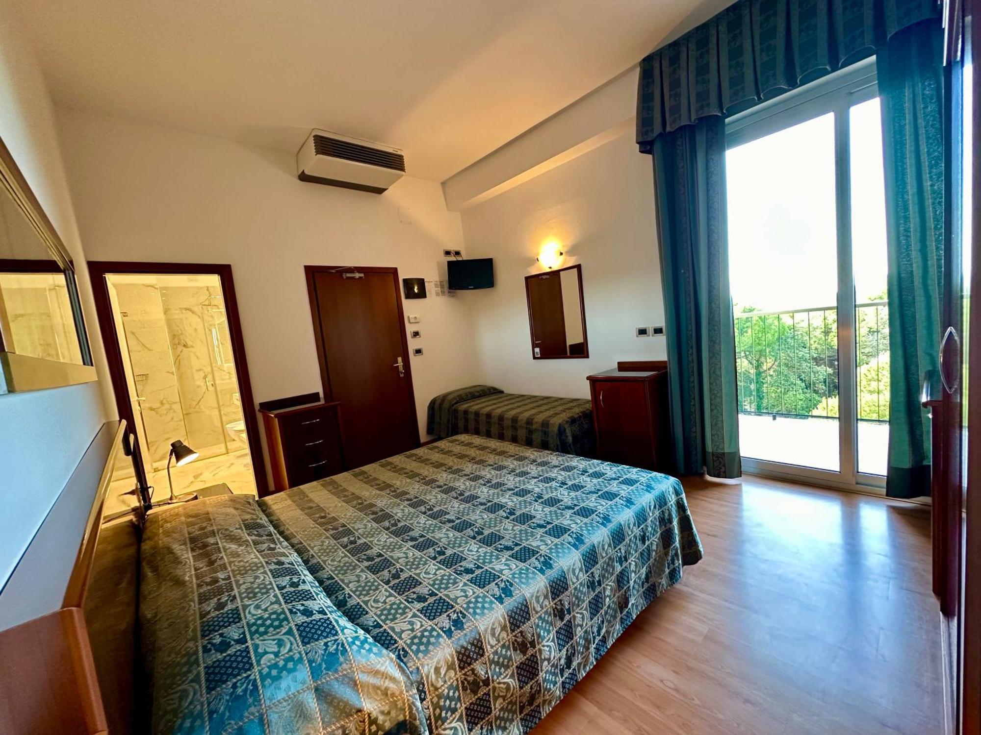 Hotel Beau Rivage Pineta Lido di Jesolo Buitenkant foto