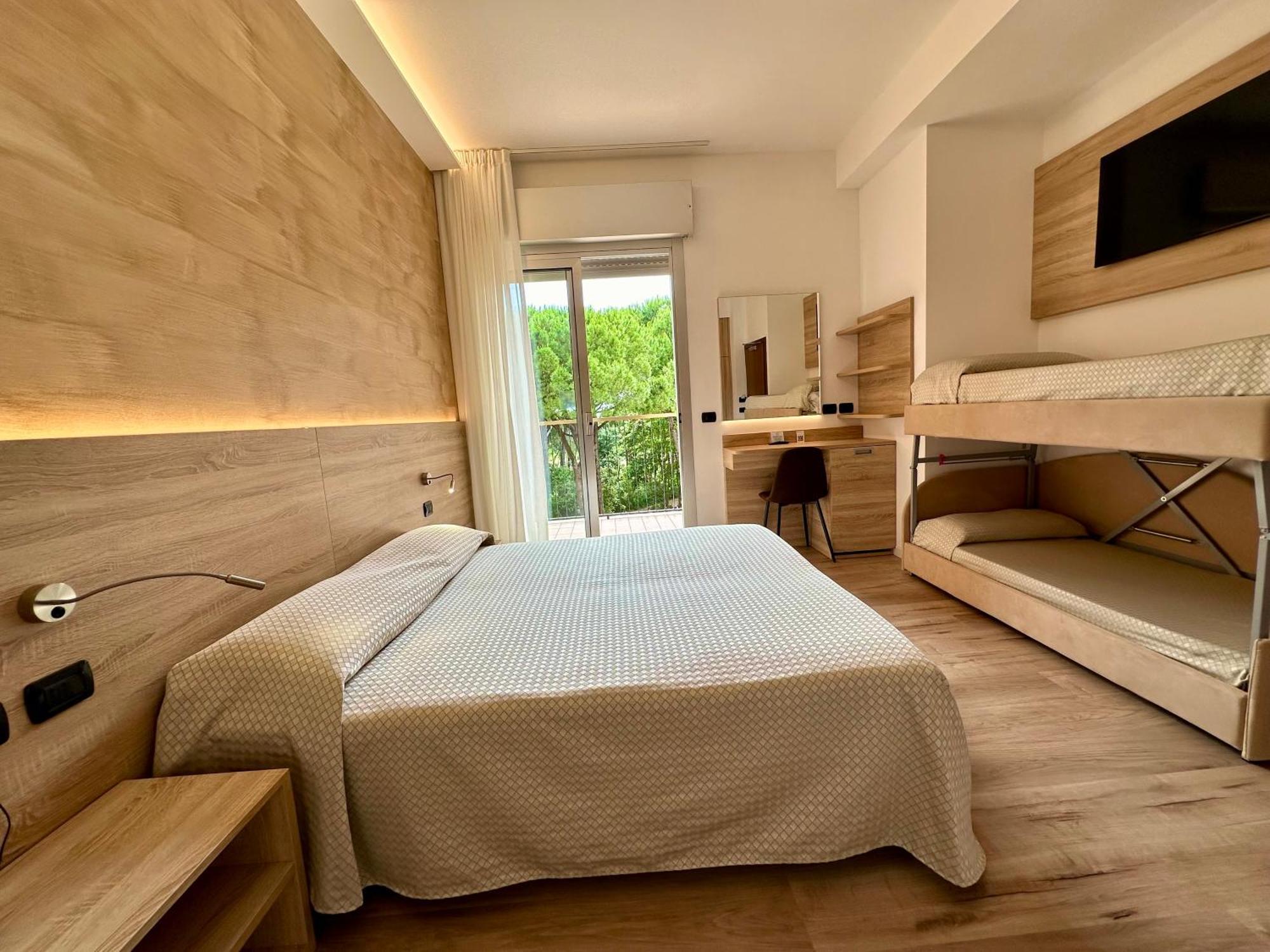 Hotel Beau Rivage Pineta Lido di Jesolo Buitenkant foto