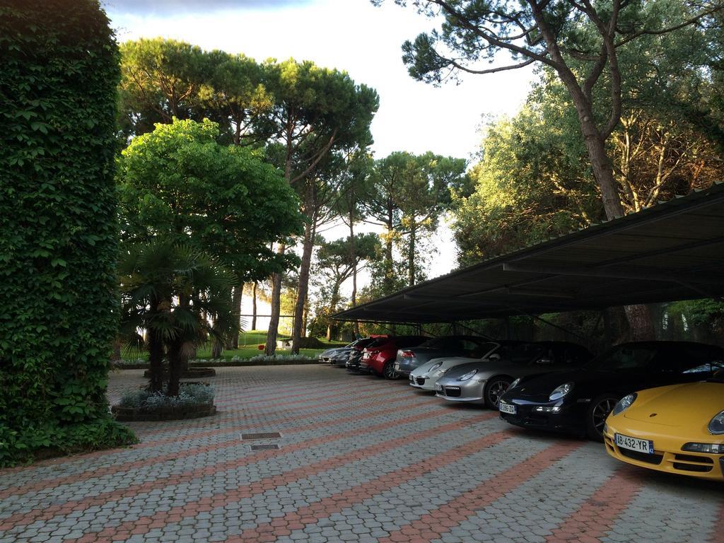 Hotel Beau Rivage Pineta Lido di Jesolo Buitenkant foto