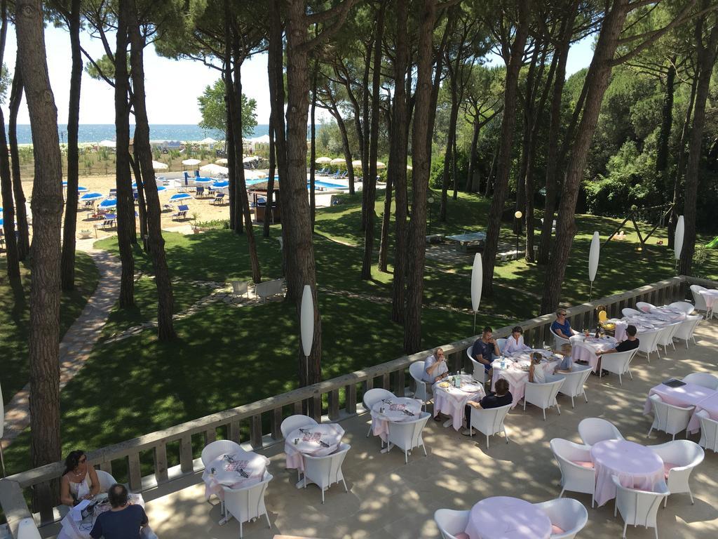 Hotel Beau Rivage Pineta Lido di Jesolo Buitenkant foto