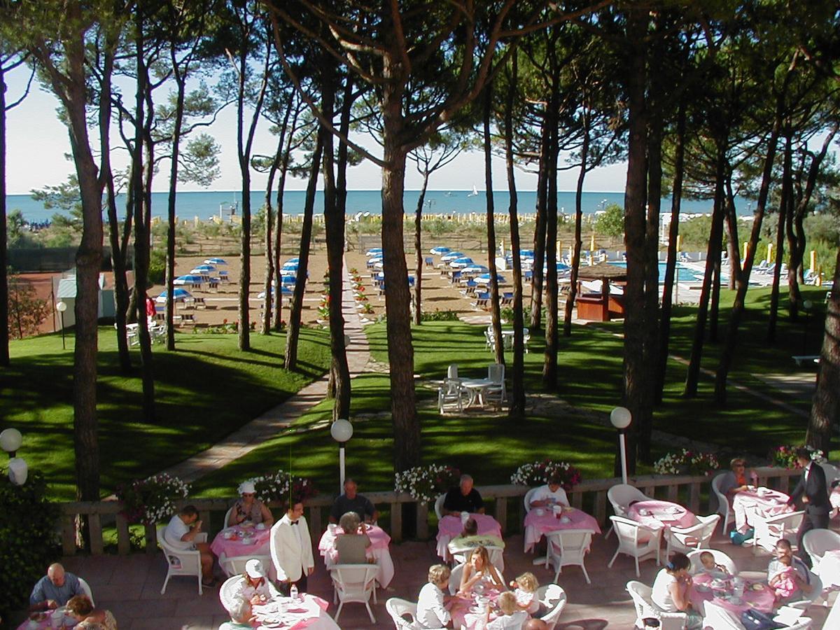 Hotel Beau Rivage Pineta Lido di Jesolo Buitenkant foto