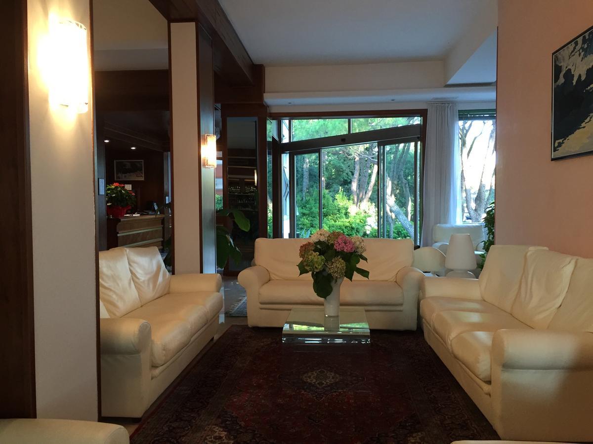Hotel Beau Rivage Pineta Lido di Jesolo Buitenkant foto