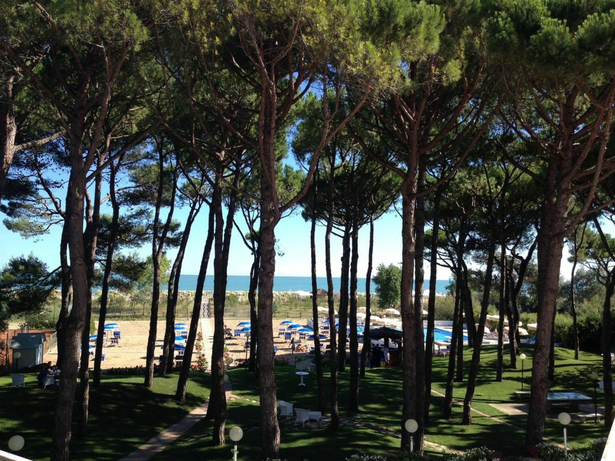 Hotel Beau Rivage Pineta Lido di Jesolo Buitenkant foto